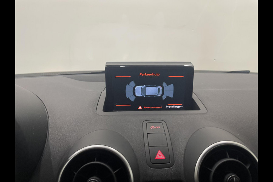 Audi A1 Sportback 1.0 TFSI 5 Deurs Navigatie Parkeersensoren voor+achter Clima Bluetooth Cruise Control Afwijkende dakkleur  Nette auto!