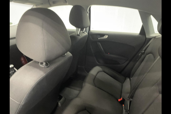 Audi A1 Sportback 1.0 TFSI 5 Deurs Navigatie Parkeersensoren voor+achter Clima Bluetooth Cruise Control Afwijkende dakkleur  Nette auto!