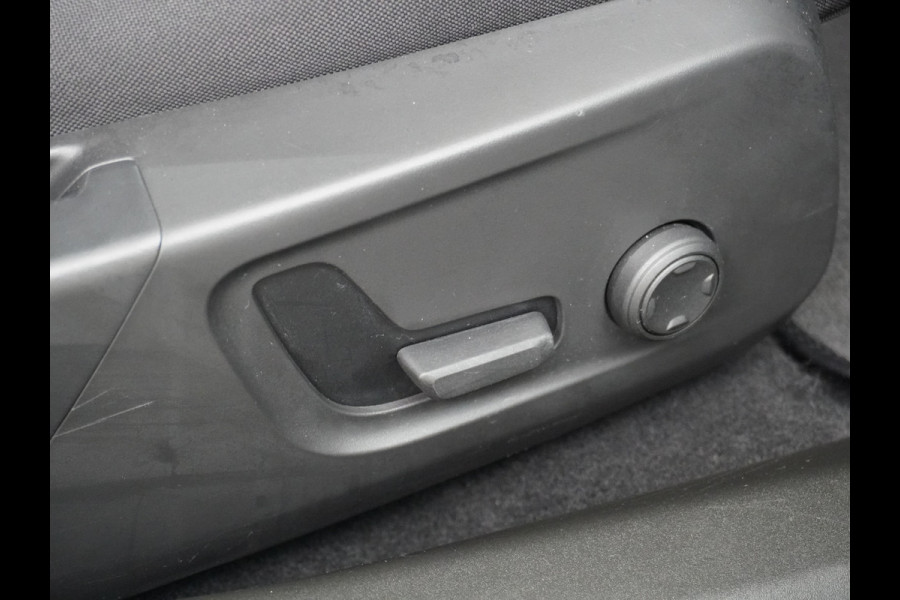 Polestar 2 Long Range 78kWh Soh 96% Carplay Android Auto Cruise Control Keyless Navi Ecc 360°Camera 19"LM Led-Pixel PDC Elektr.Klep Google  Blindspot Monitoring Stoelverwarming Regen-Lichtsensor Virtual-Cockpit Hill-Assist Lane Assist Origineel Nederlandse Auto Tot 150kw snel laden 1.500KG Trekvermogen €54.400 nieuwprijs