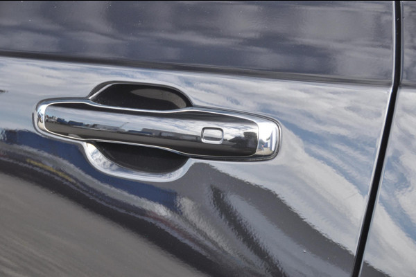 Volvo XC90 T8 455PK Long range Recharge AWD Ultimate Bright Google infotaiment/ Adaptieve cruise control/ Bowers en Wilkins/ Panoramadak/ Luchtvering/ 22” velgen/ BLIS/ Trekhaak/ Stoel en stuurwielverwarming/ Parkeersensoren met 360 Camera/ Elektrische stoelen met geheugen/ Apple carplay/ Keyless entry/ Head up display