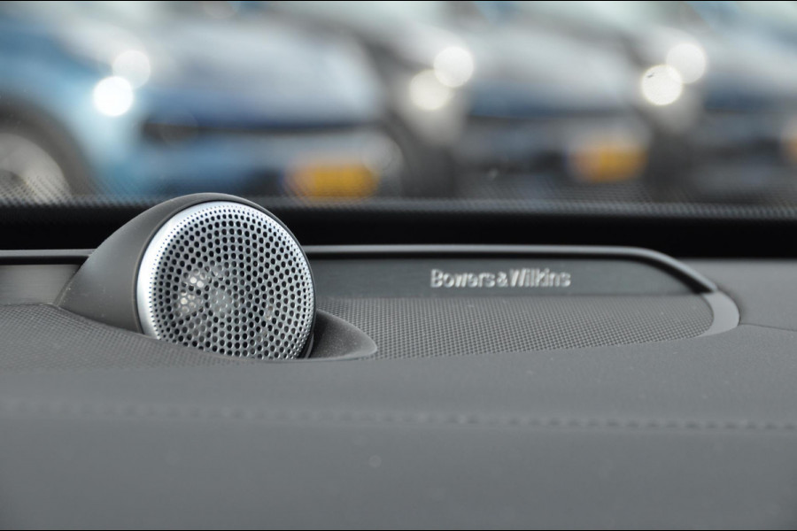 Volvo XC90 T8 455PK Long range Recharge AWD Ultimate Bright Google infotaiment/ Adaptieve cruise control/ Bowers en Wilkins/ Panoramadak/ Luchtvering/ 22” velgen/ BLIS/ Trekhaak/ Stoel en stuurwielverwarming/ Parkeersensoren met 360 Camera/ Elektrische stoelen met geheugen/ Apple carplay/ Keyless entry/ Head up display