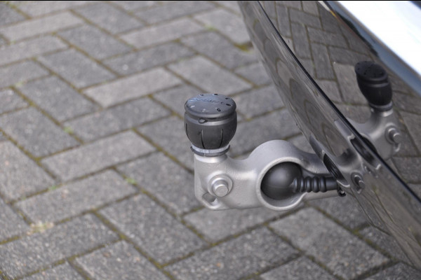 Volvo XC90 T8 455PK Long range Recharge AWD Ultimate Bright Google infotaiment/ Adaptieve cruise control/ Bowers en Wilkins/ Panoramadak/ Luchtvering/ 22” velgen/ BLIS/ Trekhaak/ Stoel en stuurwielverwarming/ Parkeersensoren met 360 Camera/ Elektrische stoelen met geheugen/ Apple carplay/ Keyless entry/ Head up display