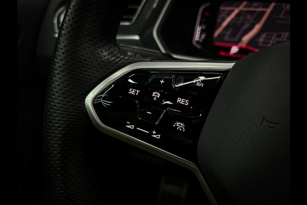 Volkswagen Tiguan 1.5 TSI R-Line Head-up | Pano | Trekhaak