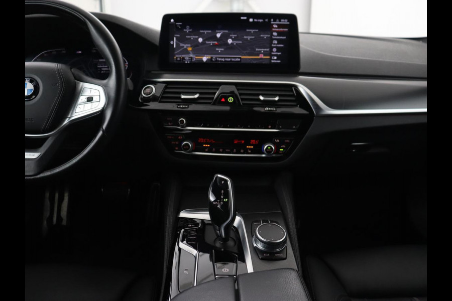 BMW 5 Serie 520i M Sport | Leder | Stoelverwarming | Carplay | 19'' | Sportstoelen | Live Cockpit | Navigatie | Parkeerhulp | Adaptief LED | Memory | Keyless start