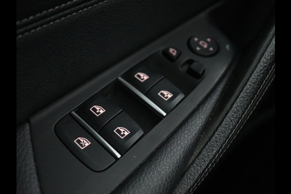 BMW 5 Serie 520i M Sport | Leder | Stoelverwarming | Carplay | 19'' | Sportstoelen | Live Cockpit | Navigatie | Parkeerhulp | Adaptief LED | Memory | Keyless start
