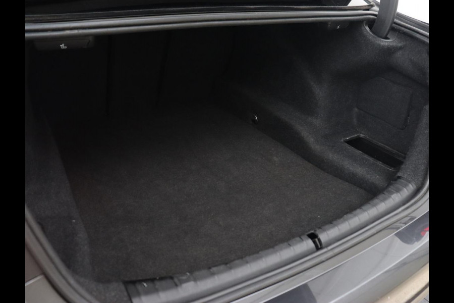 BMW 5 Serie 520i M Sport | Leder | Stoelverwarming | Carplay | 19'' | Sportstoelen | Live Cockpit | Navigatie | Parkeerhulp | Adaptief LED | Memory | Keyless start