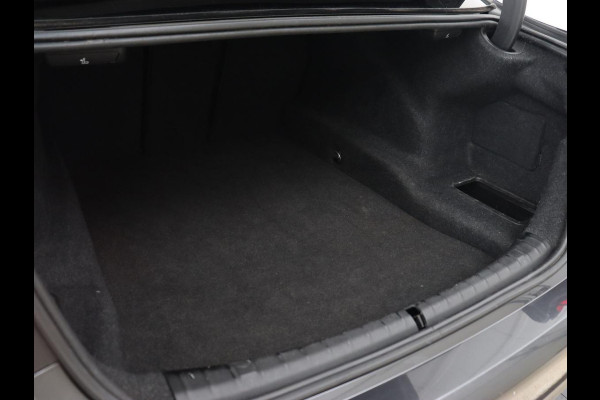 BMW 5 Serie 520i M Sport | Leder | Stoelverwarming | Carplay | 19'' | Sportstoelen | Live Cockpit | Navigatie | Parkeerhulp | Adaptief LED | Memory | Keyless start