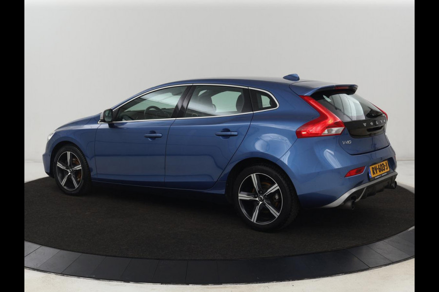 Volvo V40 2.0 T4 Sport | Stoelverwarming | Camera | Leder/Alcantara | Park Assist | Full LED | Navigatie | Climate control | Cruise control