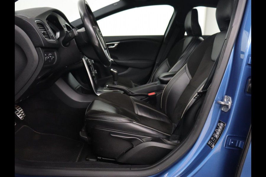 Volvo V40 2.0 T4 Sport | Stoelverwarming | Camera | Leder/Alcantara | Park Assist | Full LED | Navigatie | Climate control | Cruise control