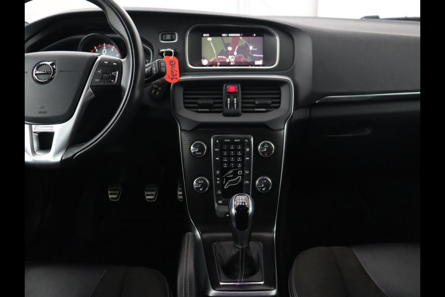 Volvo V40 2.0 T4 Sport | Stoelverwarming | Camera | Leder/Alcantara | Park Assist | Full LED | Navigatie | Climate control | Cruise control