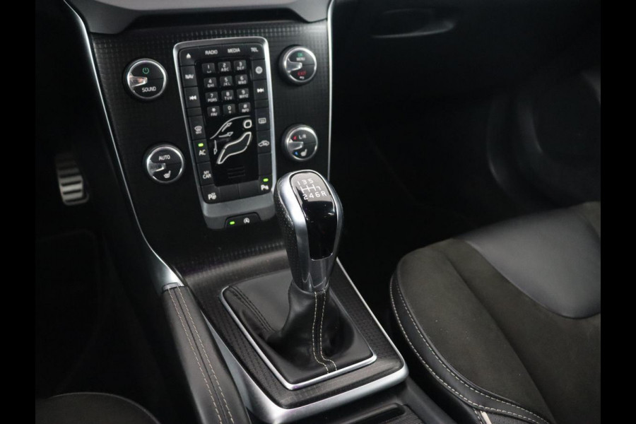 Volvo V40 2.0 T4 Sport | Stoelverwarming | Camera | Leder/Alcantara | Park Assist | Full LED | Navigatie | Climate control | Cruise control