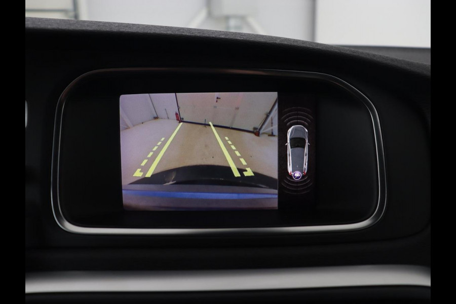 Volvo V40 2.0 T4 Sport | Stoelverwarming | Camera | Leder/Alcantara | Park Assist | Full LED | Navigatie | Climate control | Cruise control