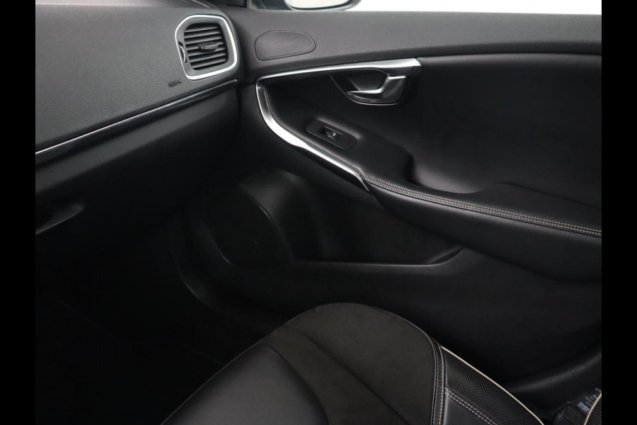 Volvo V40 2.0 T4 Sport | Stoelverwarming | Camera | Leder/Alcantara | Park Assist | Full LED | Navigatie | Climate control | Cruise control