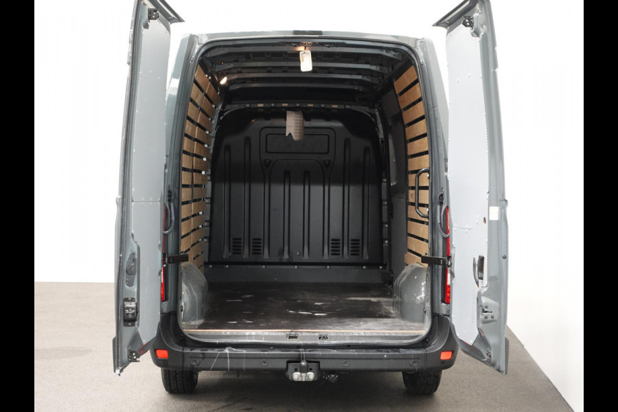 Renault Master T33 2.3 dCi 135PK L2H2 Work Edition Airco Cruise Control Camera Navi Parkeersensoren Trekhaak
