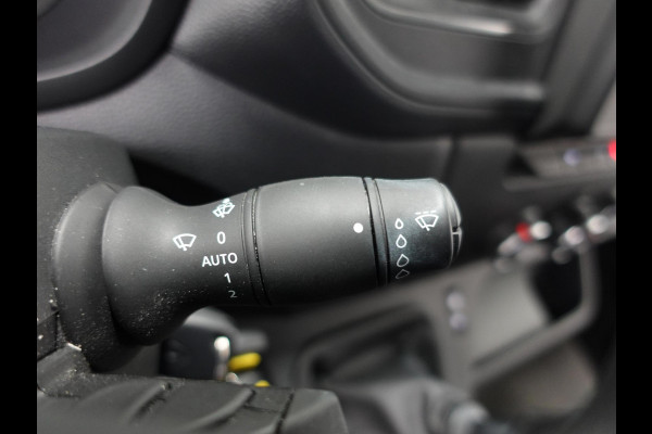 Renault Master T33 2.3 dCi 135PK L2H2 Work Edition Airco Cruise Control Camera Navi Parkeersensoren Trekhaak