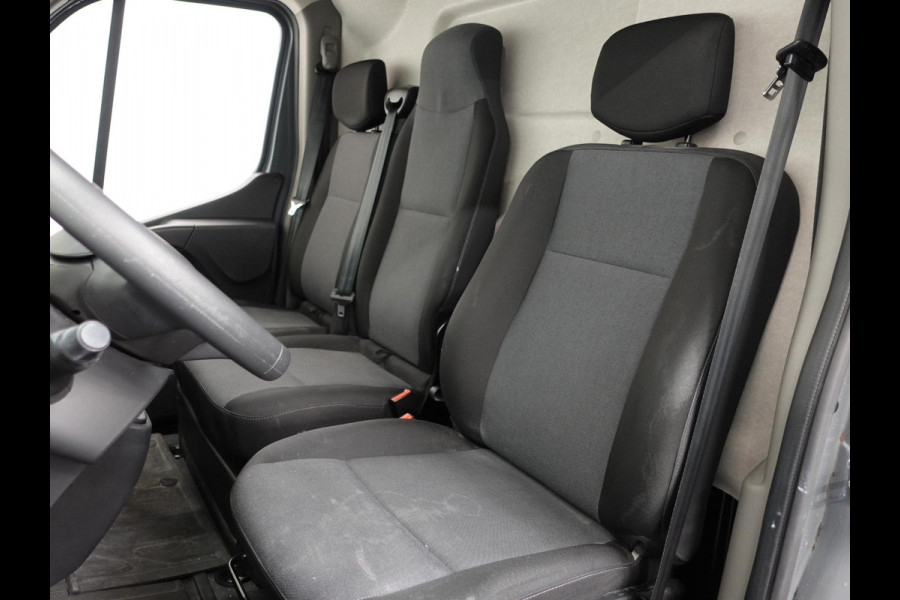 Renault Master T33 2.3 dCi 135PK L2H2 Work Edition Airco Cruise Control Camera Navi Parkeersensoren Trekhaak