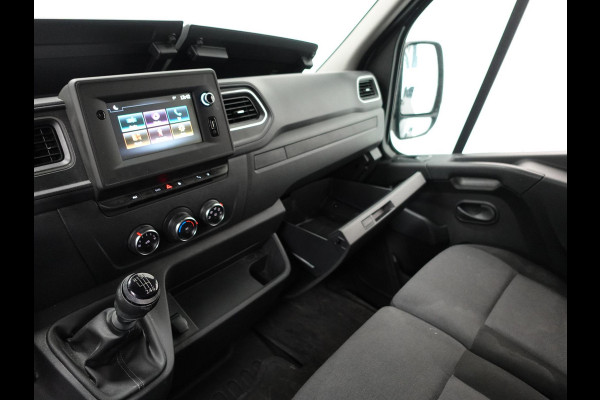 Renault Master T33 2.3 dCi 135PK L2H2 Work Edition Airco Cruise Control Camera Navi Parkeersensoren Trekhaak