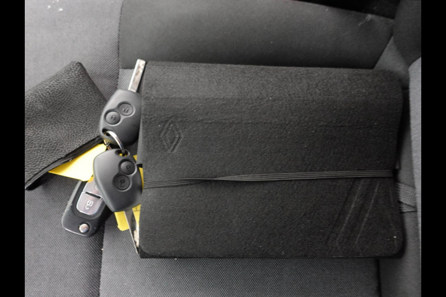 Renault Master T33 2.3 dCi 135PK L2H2 Work Edition Airco Cruise Control Camera Navi Parkeersensoren Trekhaak