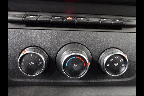 Renault Master T33 2.3 dCi 135PK L2H2 Work Edition Airco Cruise Control Camera Navi Parkeersensoren Trekhaak