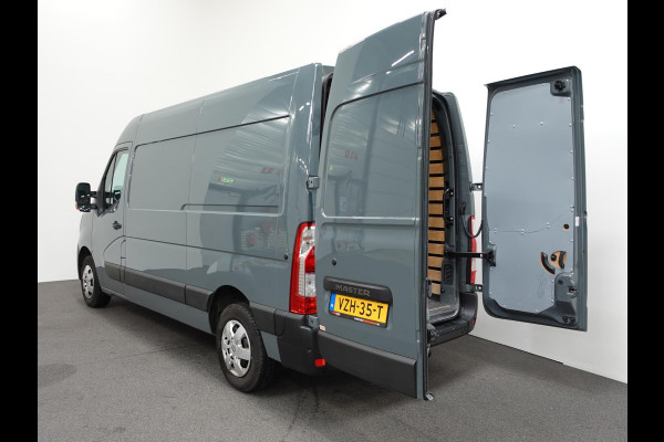 Renault Master T33 2.3 dCi 135PK L2H2 Work Edition Airco Cruise Control Camera Navi Parkeersensoren Trekhaak