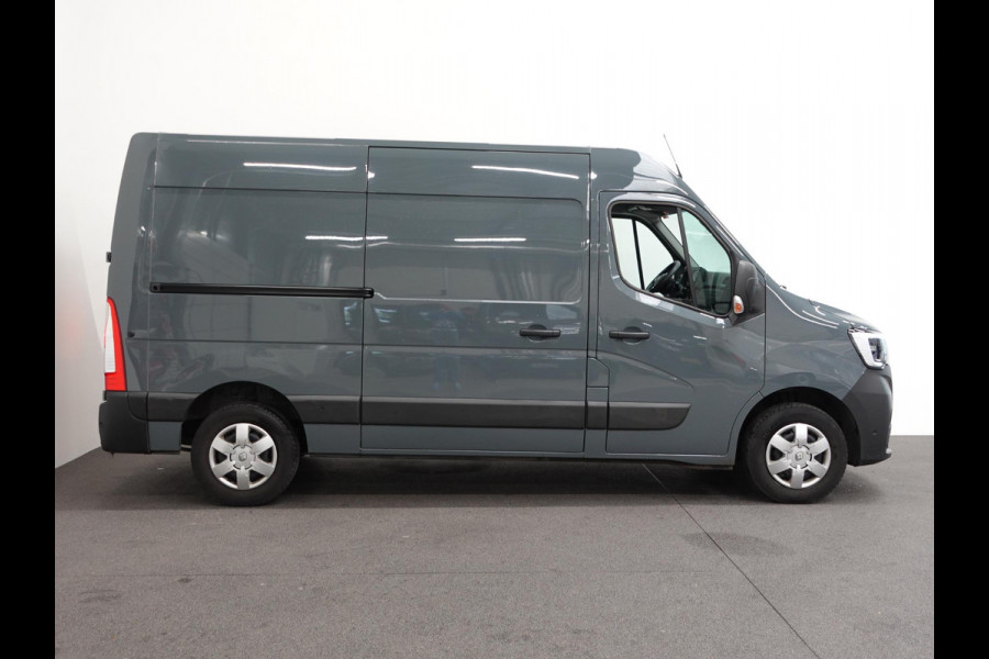 Renault Master T33 2.3 dCi 135PK L2H2 Work Edition Airco Cruise Control Camera Navi Parkeersensoren Trekhaak