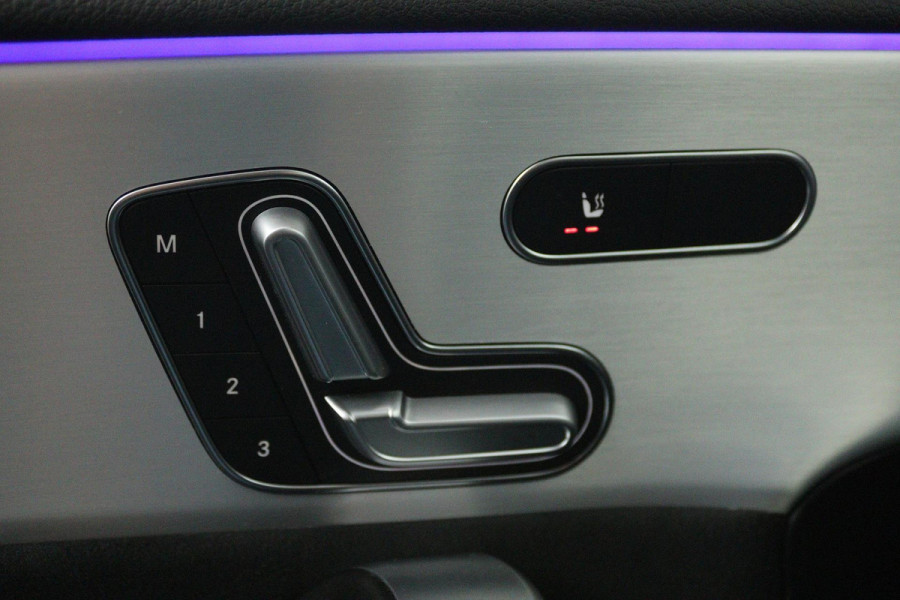 Mercedes-Benz CLA-Klasse 250 e AMG Line (PANORAMADAK, SFEERVERLICHTING, STOELVERWARMING, ELEKTR STOELEN, BURMEISTER)