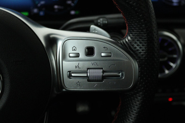Mercedes-Benz CLA-Klasse 250 e AMG Line (PANORAMADAK, SFEERVERLICHTING, STOELVERWARMING, ELEKTR STOELEN, BURMEISTER)