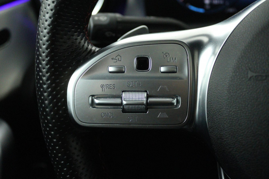 Mercedes-Benz CLA-Klasse 250 e AMG Line (PANORAMADAK, SFEERVERLICHTING, STOELVERWARMING, ELEKTR STOELEN, BURMEISTER)