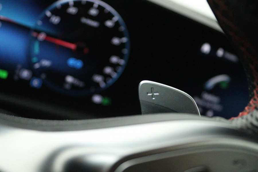 Mercedes-Benz CLA-Klasse 250 e AMG Line (PANORAMADAK, SFEERVERLICHTING, STOELVERWARMING, ELEKTR STOELEN, BURMEISTER)