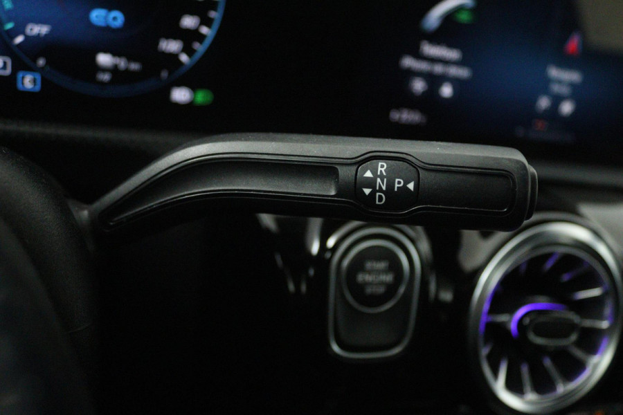 Mercedes-Benz CLA-Klasse 250 e AMG Line (PANORAMADAK, SFEERVERLICHTING, STOELVERWARMING, ELEKTR STOELEN, BURMEISTER)