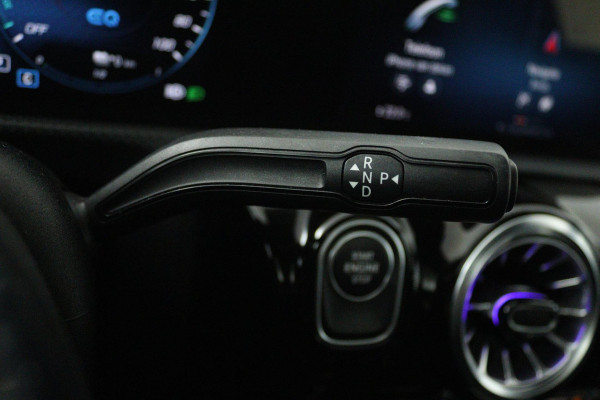 Mercedes-Benz CLA-Klasse 250 e AMG Line (PANORAMADAK, SFEERVERLICHTING, STOELVERWARMING, ELEKTR STOELEN, BURMEISTER)