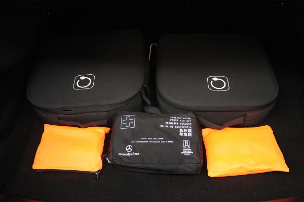 Mercedes-Benz CLA-Klasse 250 e AMG Line (PANORAMADAK, SFEERVERLICHTING, STOELVERWARMING, ELEKTR STOELEN, BURMEISTER)