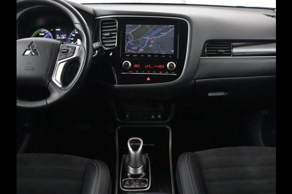 Mitsubishi Outlander 2.4 PHEV Intense | Trekhaak | Stoelverwarming | Leder/Alcantara | Camera | Carplay | Navigatie | Full LED | Cruise control | Plug In