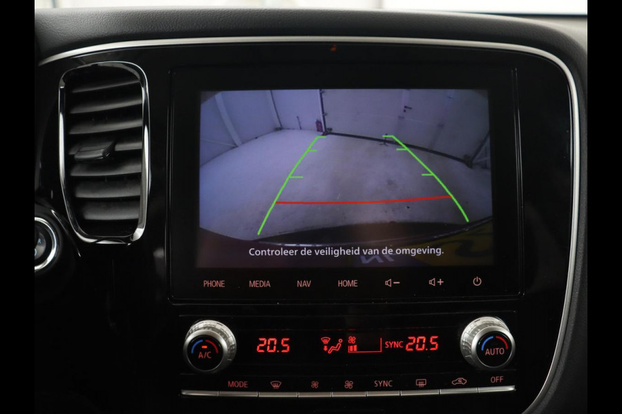 Mitsubishi Outlander 2.4 PHEV Intense | Trekhaak | Stoelverwarming | Leder/Alcantara | Camera | Carplay | Navigatie | Full LED | Cruise control | Plug In