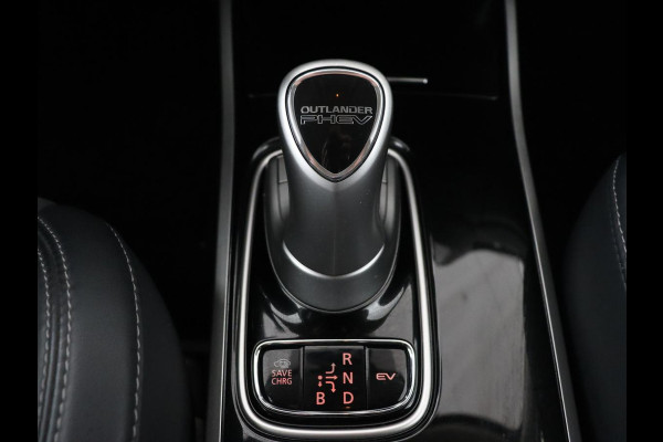 Mitsubishi Outlander 2.4 PHEV Intense | Trekhaak | Stoelverwarming | Leder/Alcantara | Camera | Carplay | Navigatie | Full LED | Cruise control | Plug In