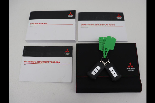 Mitsubishi Outlander 2.4 PHEV Intense | Trekhaak | Stoelverwarming | Leder/Alcantara | Camera | Carplay | Navigatie | Full LED | Cruise control | Plug In