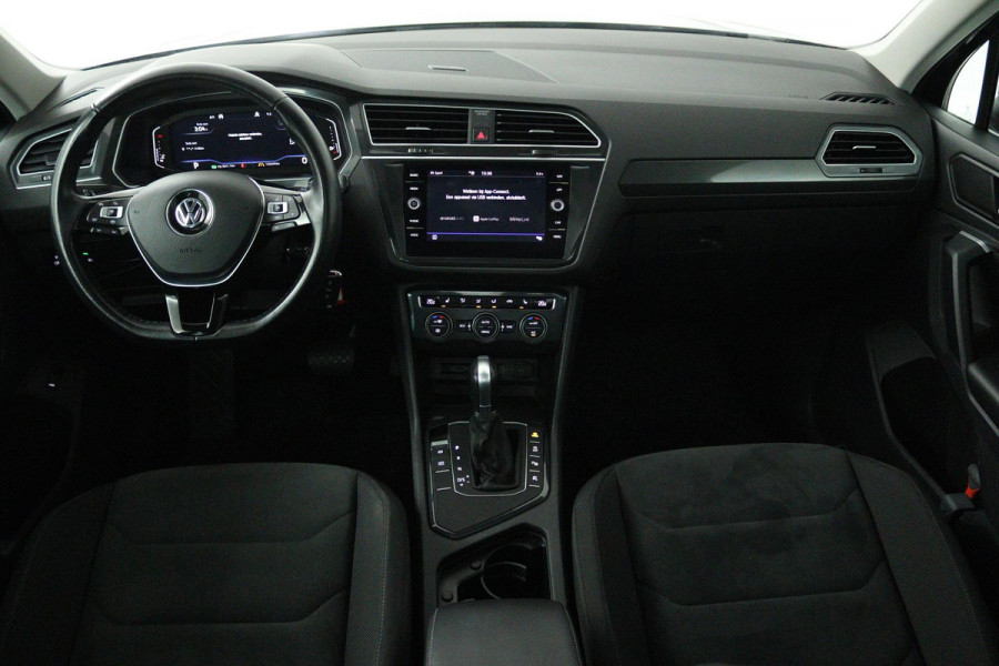 Volkswagen Tiguan 1.5 TSI ACT Highline (PANORAMADAK, DIGITALE COCKPIT, ACHTERUITRIJCAMERA, STOELVERWARMING, ADAPTIEF CRUISE)