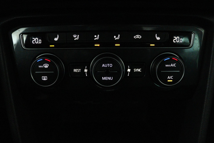 Volkswagen Tiguan 1.5 TSI ACT Highline (PANORAMADAK, DIGITALE COCKPIT, ACHTERUITRIJCAMERA, STOELVERWARMING, ADAPTIEF CRUISE)