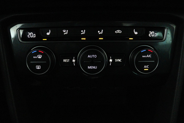 Volkswagen Tiguan 1.5 TSI ACT Highline (PANORAMADAK, DIGITALE COCKPIT, ACHTERUITRIJCAMERA, STOELVERWARMING, ADAPTIEF CRUISE)