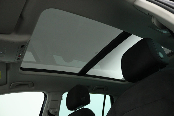 Volkswagen Tiguan 1.5 TSI ACT Highline (PANORAMADAK, DIGITALE COCKPIT, ACHTERUITRIJCAMERA, STOELVERWARMING, ADAPTIEF CRUISE)