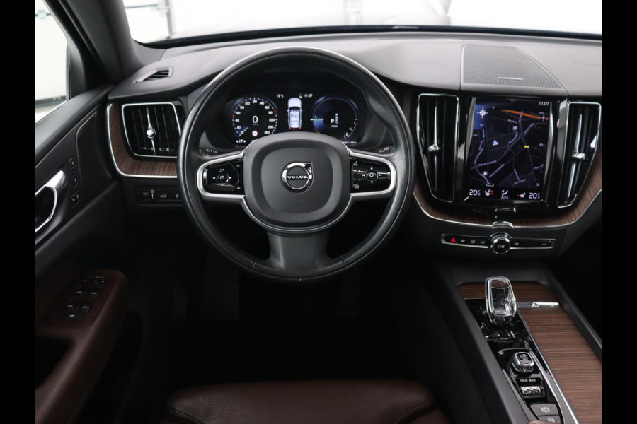 Volvo XC60 2.0 Recharge T6 AWD Inscription | Panoramadak | Trekhaak | Leder | Stoel & stuurverwarming | Adaptive cruise | Camera | Harman/Kardon | Navigatie | Memory | 20'' | Carplay | PHEV | Plug In