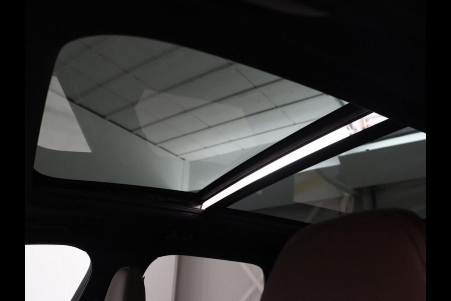 Volvo XC60 2.0 Recharge T6 AWD Inscription | Panoramadak | Trekhaak | Leder | Stoel & stuurverwarming | Adaptive cruise | Camera | Harman/Kardon | Navigatie | Memory | 20'' | Carplay | PHEV | Plug In