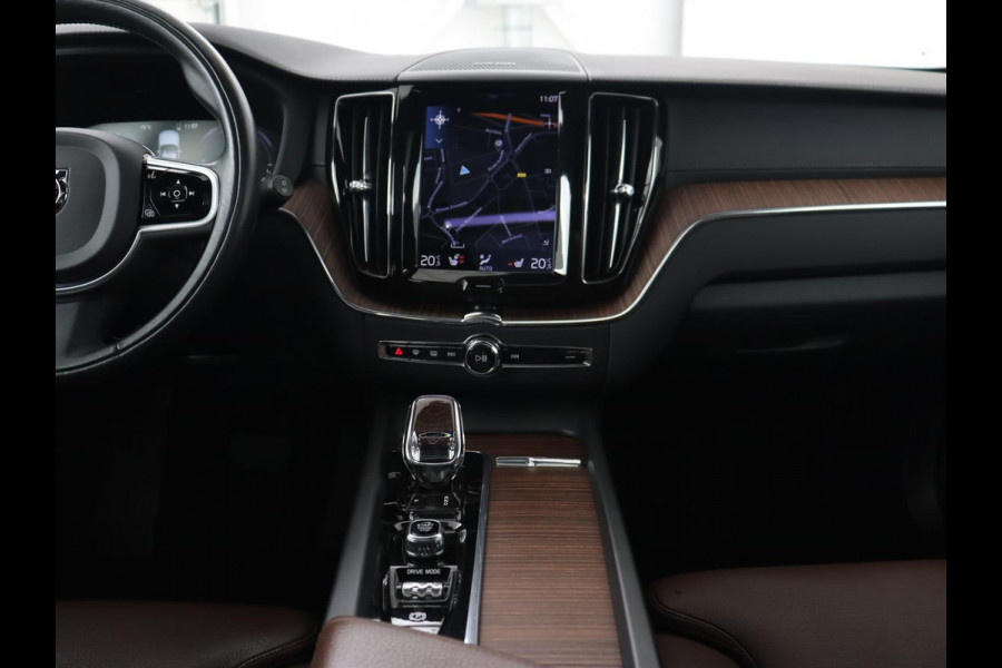 Volvo XC60 2.0 Recharge T6 AWD Inscription | Panoramadak | Trekhaak | Leder | Stoel & stuurverwarming | Adaptive cruise | Camera | Harman/Kardon | Navigatie | Memory | 20'' | Carplay | PHEV | Plug In