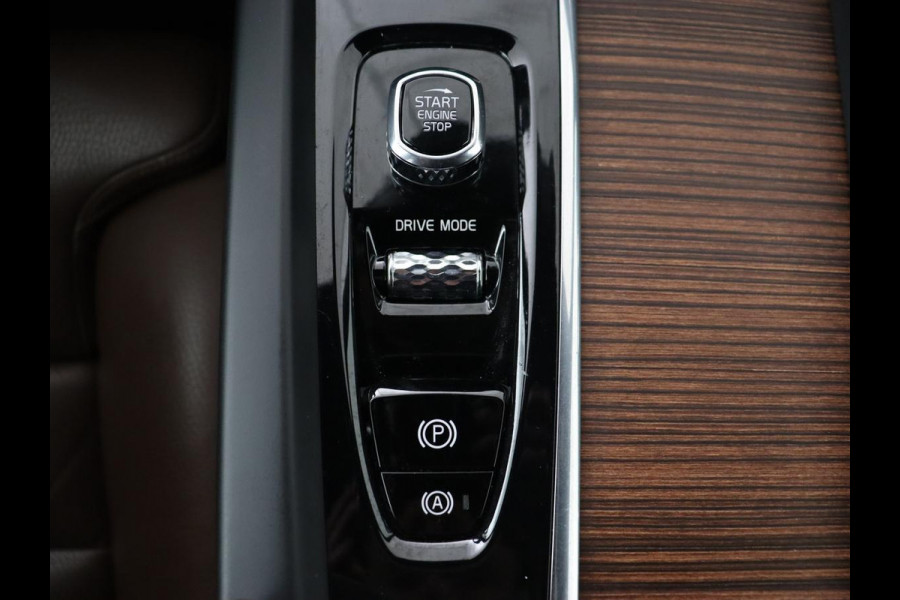 Volvo XC60 2.0 Recharge T6 AWD Inscription | Panoramadak | Trekhaak | Leder | Stoel & stuurverwarming | Adaptive cruise | Camera | Harman/Kardon | Navigatie | Memory | 20'' | Carplay | PHEV | Plug In