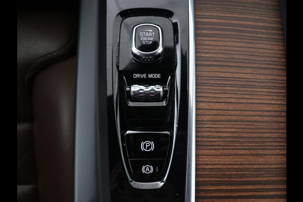 Volvo XC60 2.0 Recharge T6 AWD Inscription | Panoramadak | Trekhaak | Leder | Stoel & stuurverwarming | Adaptive cruise | Camera | Harman/Kardon | Navigatie | Memory | 20'' | Carplay | PHEV | Plug In