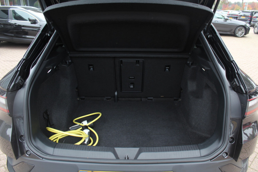Volkswagen ID.4 First 77 kWh / Camera / Apple CarPlay / DAB / 20'' / LED / Alcantara / Stoelverwarming / ACC
