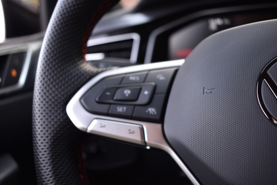 Volkswagen Polo GTI 2.0 TSI 200PK DSG GTI-SPORT IQ-LIGHT/PDC/CARPLAY