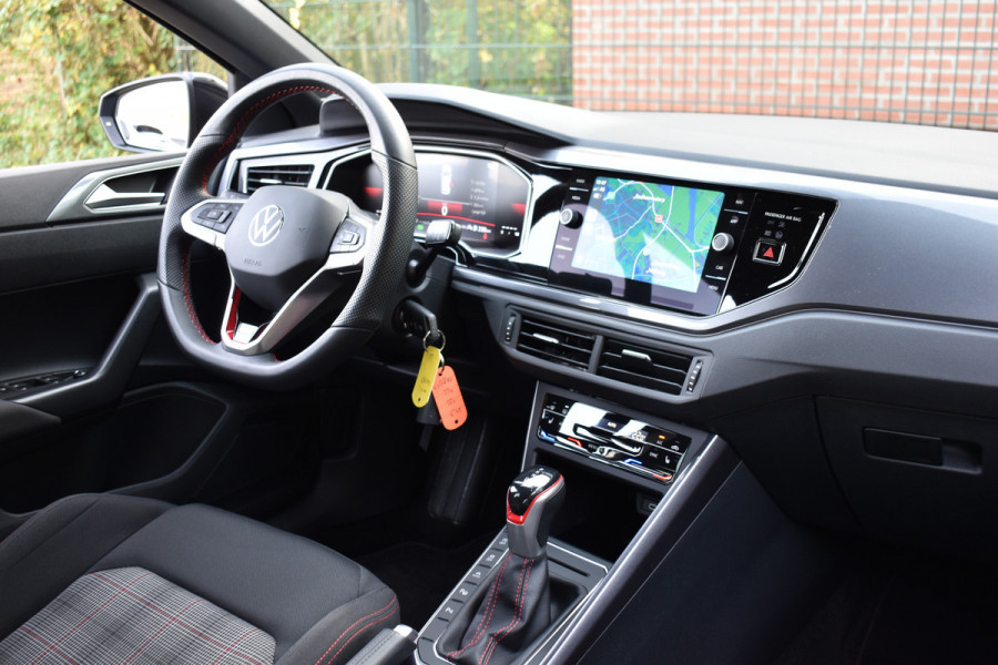 Volkswagen Polo GTI 2.0 TSI 200PK DSG GTI-SPORT IQ-LIGHT/PDC/CARPLAY