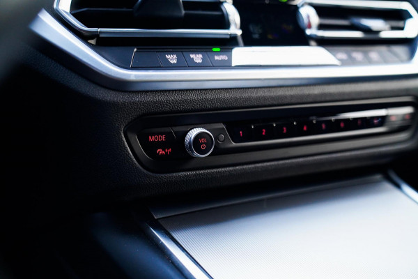 BMW 3 Serie Touring 318i Executive Edition | M Pakket | Elektrische achterklep