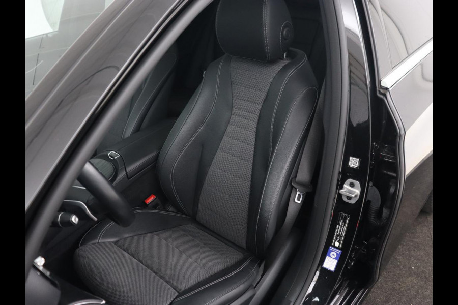 Mercedes-Benz E-Klasse 300e Avantgarde | Panoramadak | Adaptive cruise | Stoelverwarming | Carplay | Camera | Sfeerverlichting | Navigatie | Widescreen | Half leder | PHEV | Plug In